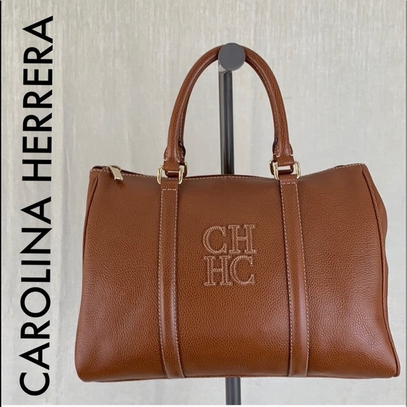 Carolina Herrera Handbags - 👑 CAROLINA HERRERA LARGE LEATHER ARM/ HAND BAG